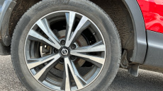 Nissan Qashqai 1.3 DiG-T N-Connecta 5dr Petrol Hatchback